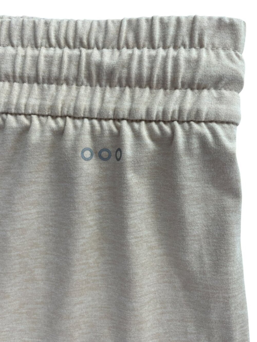 Saucony Triumph 3" Shorts Beige Lightweight Recycled Material Women's Size L NWT - Picture 5 of 9